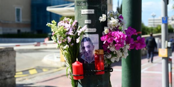 Τροχαίο στη Βουλή: Τριετής ποινή με αναστολή στον αστυνομικό για το θάνατο του 22χρονου Ιάσονα Λαλαούνη – Ξέσπασμα των γονιών - Ειδήσεις Pancreta
