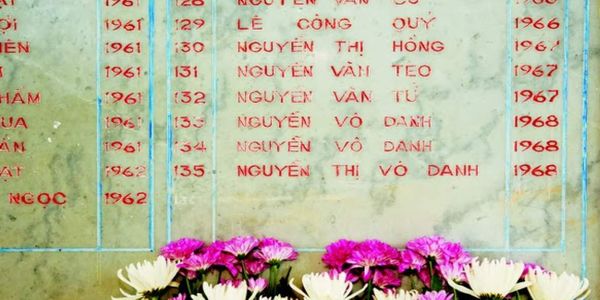 Όταν τα άνθη του λωτού κρύβουν μια σφαγή. Μια ιστορία από το Βιετνάμ - Ειδήσεις Pancreta