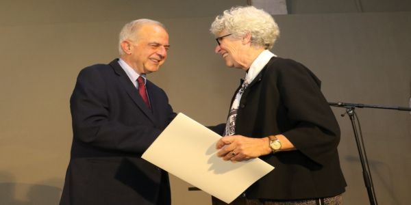 Ο Δήμαρχος Ηρακλείου απένειμε στην Κλαίρη Μιτσοτάκη το Βραβείο «Νίκος Καζαντζάκης 2018» - Ειδήσεις Pancreta