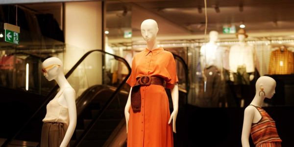 Fast fashion: Πως η βιομηχανία της μόδας συνδέεται με την κλιματική αλλαγή - Ειδήσεις Pancreta