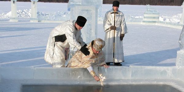Θεοφάνεια  στη Ρωσία - Βουτιά στα παγωμένα νερά - Ειδήσεις Pancreta
