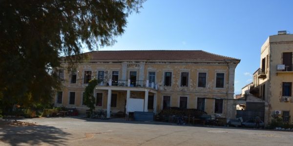 Πρωτοβουλία Χανιωτών για να μην γίνουν ξενοδοχείο τα κτίρια στο λόφο Καστέλι - Ειδήσεις Pancreta