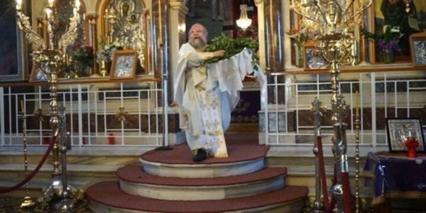 Ο «ιπτάμενος» ιερέας της Χίου έκανε την πρώτη Ανάσταση και μετά συνελήφθη - Ειδήσεις Pancreta