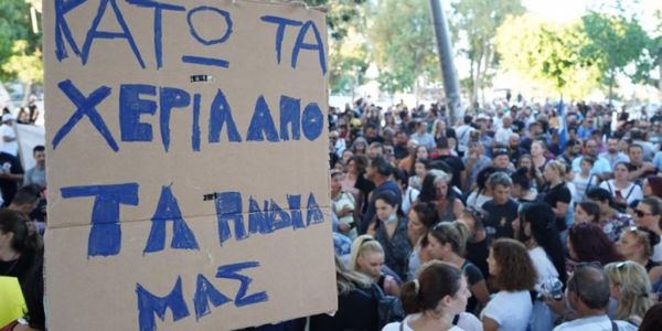 Εκαψαν τις μάσκες στα Χανιά - Συγκεντρώσεις σε Ηράκλειο και Ρέθυμνο - Ειδήσεις Pancreta