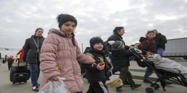 Πάνω από 300.000 πολίτες έχουν εγκαταλείψει την Ουκρανία – Τα 7 εκατ. αναμένεται να ξεπεράσει ο αριθμός των εκτοπισμένων - Ειδήσεις Pancreta