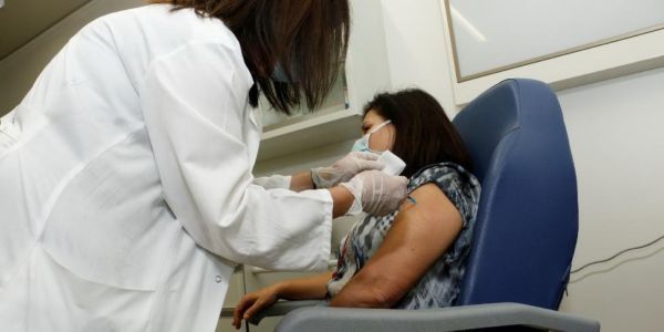 Ξεκίνησε ο εμβολιασμός υγειονομικών σε Ηράκλειο και Χανιά - Ειδήσεις Pancreta