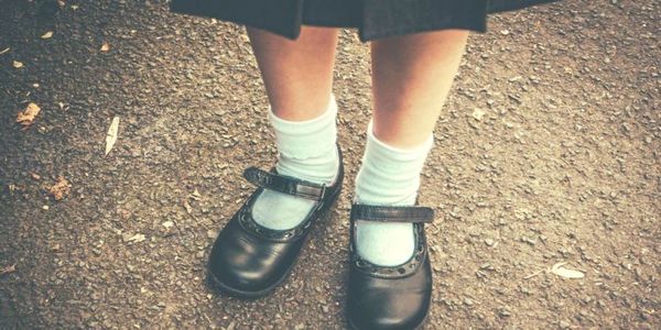 Αγγλία: Τα αγόρια μπορούν να φορούν φούστες στο σχολείο βάση νέας πολιτικής για την ταυτότητα φύλου - Ειδήσεις Pancreta