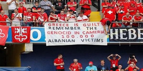 Euro 2016: Προκλητικό πανό κατά της Ελλάδας από Αλβανούς φιλάθλους - Ειδήσεις Pancreta