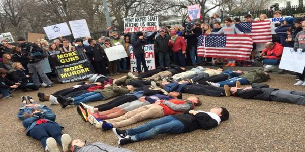 Μαθητές διαμαρτύρονται έξω από τον Λευκό Οίκο κατά της οπλοκατοχής - «Είμαι ο επόμενος;» - Ειδήσεις Pancreta