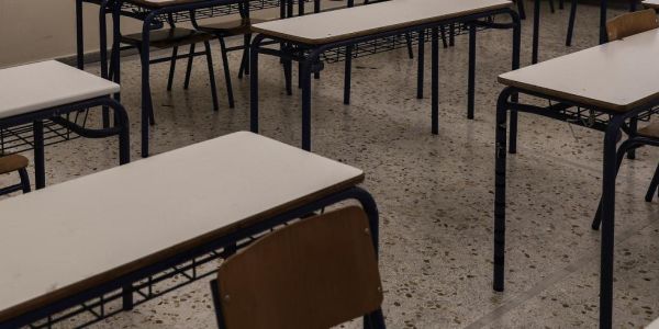 Πρώτη αναστολή καθηκόντων εκπαιδευτικού για «λόγους προστασίας της δημόσιας υγείας» - Ειδήσεις Pancreta