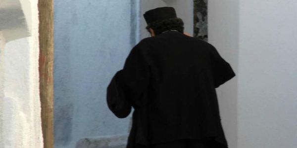 Ιερέας χτύπησε αστυνομικούς - Ειδήσεις Pancreta