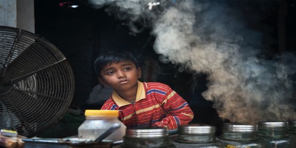 Tο ένα τρίτο των παιδιών στις φτωχές χώρες πάνε στη δουλειά αντί για το σχολείο - Ειδήσεις Pancreta