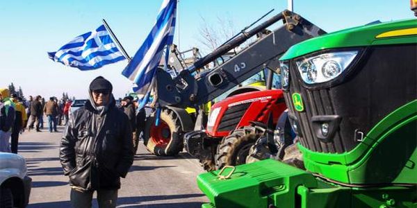 Οι αγρότες της Κρήτης παραμένουν στα μπλόκα - Ειδήσεις Pancreta