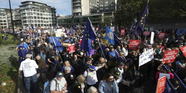 Εκατοντάδες χιλιάδες στους δρόμους για το Brexit - Ειδήσεις Pancreta