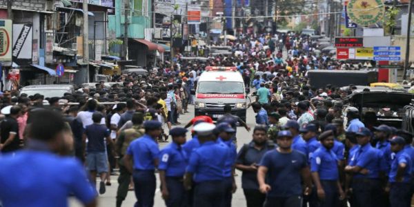Εκατόμβη νεκρών από πολλαπλές εκρήξεις στη Σρι Λάνκα - Ειδήσεις Pancreta