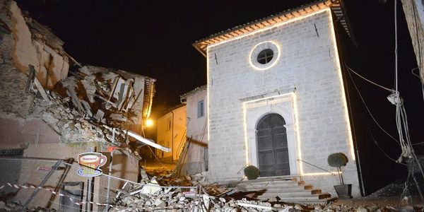Ένας νεκρός και εικόνες καταστροφής μετά το μπαράζ σεισμών στην Ιταλία - Ειδήσεις Pancreta