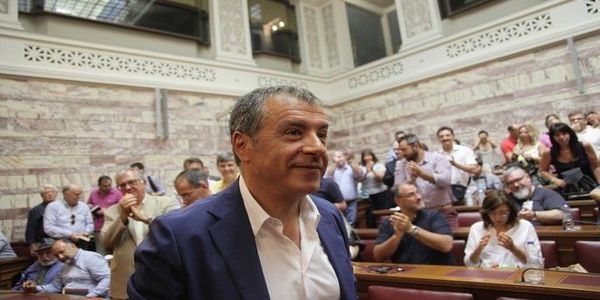 Ο Θεοδωράκης καλεί τους βουλευτές να καταθέσουν πρόταση μομφής κατά του Ζουράρι - Ειδήσεις Pancreta