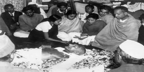 «Το φως έφυγε από τη ζωή μας». Η δολοφονία του Μαχάτμα Γκάντι, από θρησκευτικό μίσος - Ειδήσεις Pancreta