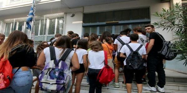 Νέο ποινολόγιο σε Γυμνάσια και Λύκεια: Πρόστιμα στους γονείς - 5ήμερη αποβολή στους μαθητές - Ειδήσεις Pancreta