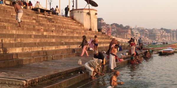Ινδία: Nερό από τον ιερό ποταμό Γάγγη με... delivery, έταξε υπουργός - Ειδήσεις Pancreta
