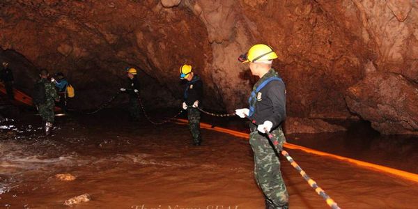 Ταϊλάνδη: Εκτός σπηλαίου έβδομο παιδί - Πιο γρήγορα εξελίσσεται η επιχείρηση - Ειδήσεις Pancreta