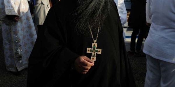Συνελήφθη ιερέας που ζητούσε από τους πιστούς να μην φοράνε μάσκες - Ειδήσεις Pancreta