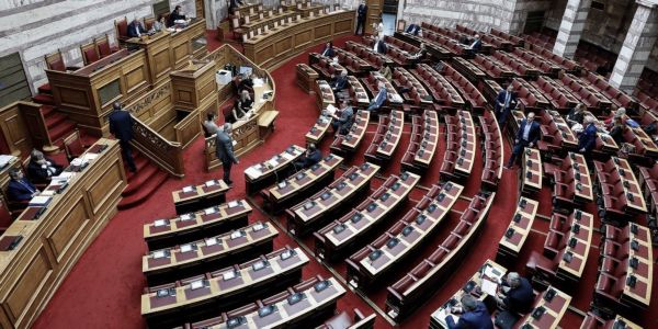 Βουλή: Με αυξημένη πλειοψηφία υπερψηφίστηκε η συμφωνία για τις ΑΟΖ με την Ιταλία - Ειδήσεις Pancreta