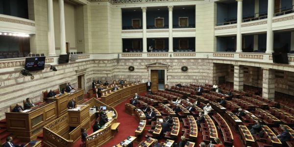 Βουλή: Υπερψηφίστηκε ο προϋπολογισμός του 2021 - Προηγήθηκε κόντρα σε υψηλούς τόνους - Ειδήσεις Pancreta