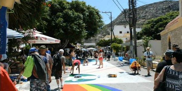 Ζωγράφισαν τους δρόμους των Ματάλων εν όψει του Matala festival - Ειδήσεις Pancreta