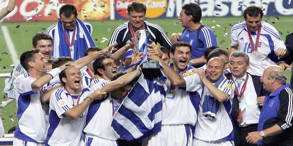 Ποδοσφαιριστές της Εθνικής Ελλάδας 2004 σε αγώνα αγάπης στη Νεάπολη για το μικρό Γιώργο - Ειδήσεις Pancreta