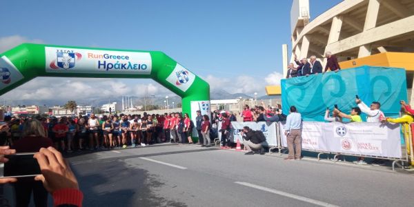Χιλιάδες μικροί και μεγάλοι έτρεξαν σήμερα στη γιορτή του αθλητισμού-πολιτισμού RUN GREECE 2019 - Ειδήσεις Pancreta