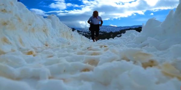 Μαραθωνοδρόμος έτρεχε ξυπόλυτος στον χιονισμένο Ψηλορείτη (Video) - Ειδήσεις Pancreta