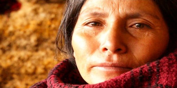 Μαχητική αγρότισσα στο Περού μπλόκαρε ορυχείο που καταστρέφει το περιβάλλον - Ειδήσεις Pancreta