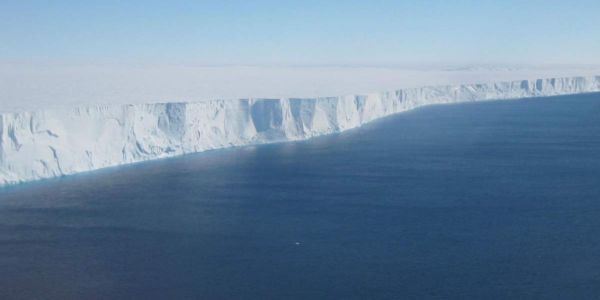 Ανησυχούν οι επιστήμονες για τον «παγετώνα τέρας» - Ειδήσεις Pancreta
