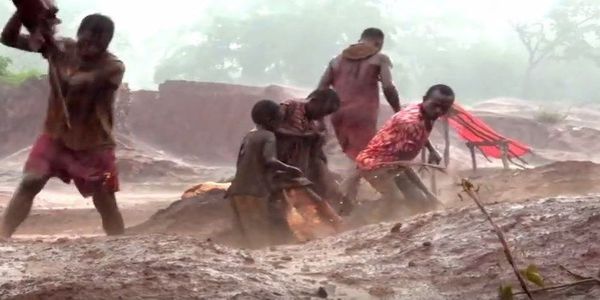 Έτσι φτιάχνονται τα smartphones-Φρικτές εικόνες από τα παιδιά σκλάβους… (Video) - Ειδήσεις Pancreta