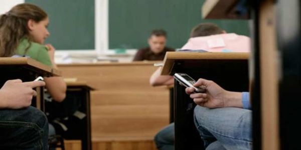 Τέλος τα κινητά τηλέφωνα στα σχολεία - Ειδήσεις Pancreta