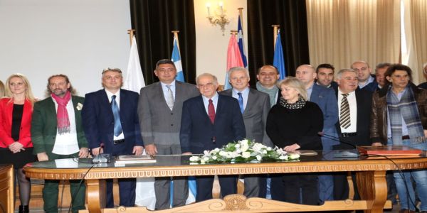 Πραγματοποιήθηκε η αδελφοποίηση του Δήμου Ηρακλείου με τον Δήμο Τσουκάριτσα - Ειδήσεις Pancreta