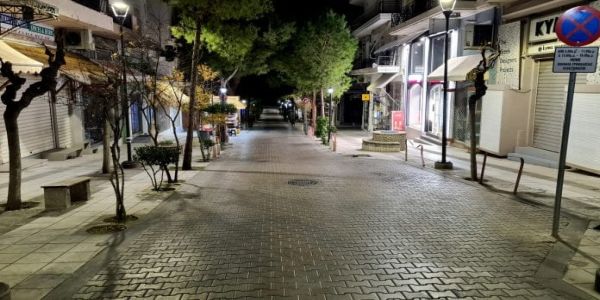 Έρημη πόλη ο… «κόκκινος» Άγιος Νικόλαος – Μια βόλτα στους άδειους δρόμους (βίντεο) - Ειδήσεις Pancreta