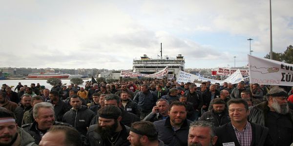 'Απόβαση' αγροτών της Κρήτης στον Πειραιά - Ειδήσεις Pancreta
