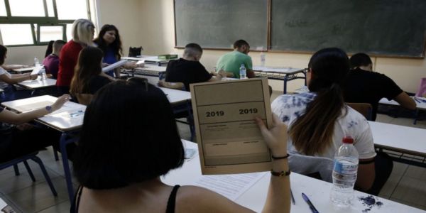 Χανιά: Διαμαρτυρία για τους μαθητές που δεν πήραν άδεια για τις Πανελλήνιες - Ειδήσεις Pancreta