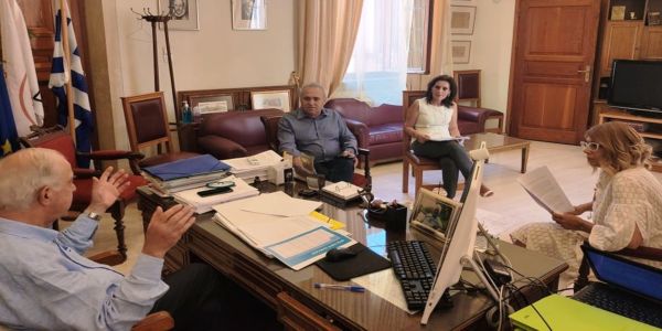 Συνάντηση Δημάρχου Ηρακλείου Βασίλη Λαμπρινού με την Αναπτυξιακή Ηρακλείου για το Προσφυγικό - Ειδήσεις Pancreta