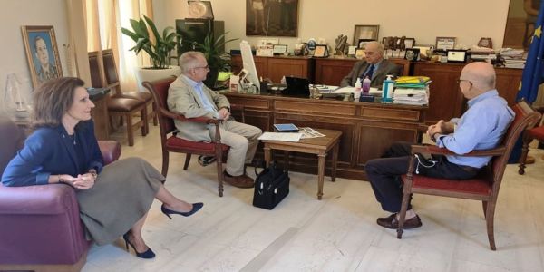 Συνάντηση Δημάρχου Ηρακλείου Βασίλη Λαμπρινού για την Επιδημιολογική Μελέτη Αντισωμάτων στην Κρήτη - Ειδήσεις Pancreta