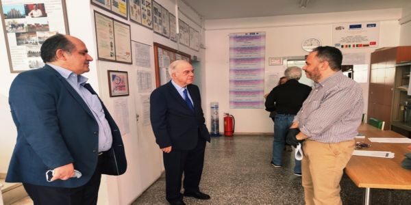 Το 4ο Λύκειο και το 4ο Γυμνάσιο επισκέφθηκε ο Δήμαρχος Ηρακλείου Βασίλης Λαμπρινός - Ειδήσεις Pancreta