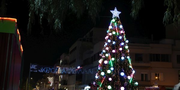Πλήθος κόσμου στη φωταγώγηση του Χριστουγεννιάτικου Δέντρου στην Πλατεία Ελευθερίας | Pancreta Ειδήσεις