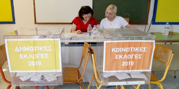 Στις κάλπες για τις τετραπλές εκλογές - Φωτογραφίες από το Ηράκλειο - Ειδήσεις Pancreta