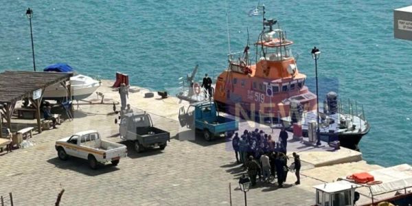 Χανιά: Σκάφος με 37 μετανάστες ανοιχτά της Γαύδου - Ειδήσεις Pancreta