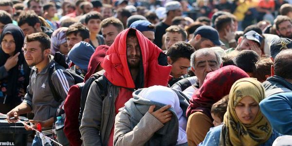 Διαψεύδει η κυβέρνηση τα περί μεταφοράς προσφύγων από τη Γερμανία στην Κρήτη - Ειδήσεις Pancreta