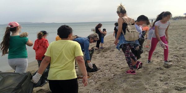 Οι μαθητές καθάρισαν την παραλία - Ειδήσεις Pancreta