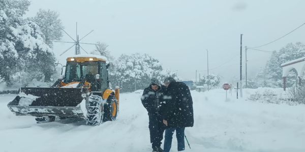 Συνεχίζεται το δύσκολο έργο του εκχιονισμού στο Δήμο Οροπεδίου Λασιθίου- Το χιόνι έχει πλέον φτάσει στο ένα μέτρο - Ειδήσεις Pancreta