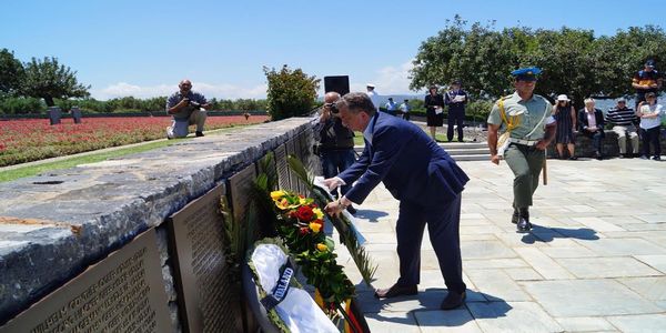 Ο Περιφερειάρχης Κρήτης στα Χανιά στις εκδηλώσεις τιμής και μνήμης στην Ιστορική  Μάχης της Κρήτη - Ειδήσεις Pancreta